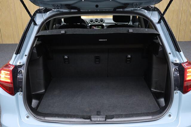 Suzuki VITARA 1.0 Boosterjet Select | Cruise-control | Trekhaak | Camera | Clima | Apple Carplay & Android Auto | Bi-Tone | Navigatie | Stoelverwarming