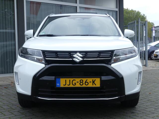 Suzuki VITARA 1.5 Hybrid Style AUTOMAAT PANO-DAK ALL SEASON Camera, Cruise Contr., Navi, Apple Carpl/Andr Auto, Panorama dak, Sensoren Voor/Achter, All Season Bnd.
