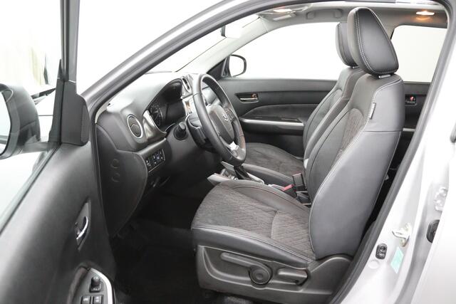 Suzuki VITARA 1.5 Hybrid Style Automaat | Schuif- Kanteldak | Automaat | Navigatie | Keyless Entry | Dodehoek Detectie | Alcantara Bekleding |