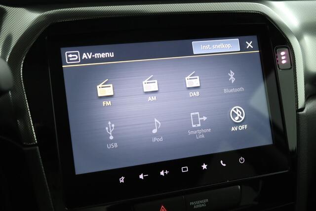 Suzuki VITARA 1.4 Boosterjet Smart Hybrid Style | Uniek Two tone| Climate control | Cruise control adaptive | Camera | Apple carplay, Android auto | Stolverwarming | Travel pack | Haaievin antenne |