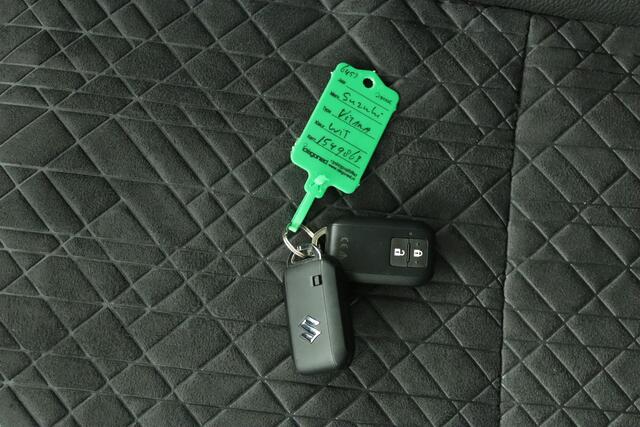 Suzuki VITARA 1.4 Boosterjet Smart Hybrid Style | Uniek Two tone| Climate control | Cruise control adaptive | Camera | Apple carplay, Android auto | Stolverwarming | Travel pack | Haaievin antenne |