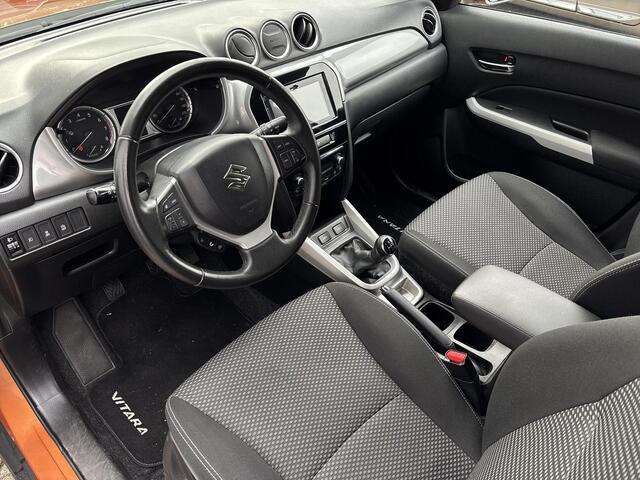Suzuki VITARA 1.6 Exclusive Trekhaak | Verwarmbare buitenspiegels | All Seasonbanden | Achterruitrijcamera | Stoelverwarming | Cruise Control | Climate Control | Navigatiesysteem | Apple CarPlay & Android Auto | 12 maanden BOVAG garantie