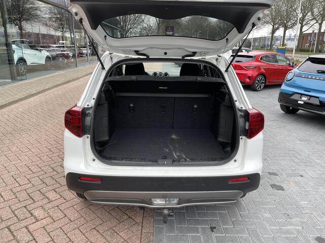 Suzuki VITARA 1.4 Boosterjet Select Smart Hybrid | Trekhaak | Navigatie via Carplay/Android | Achteruitrijcamera |