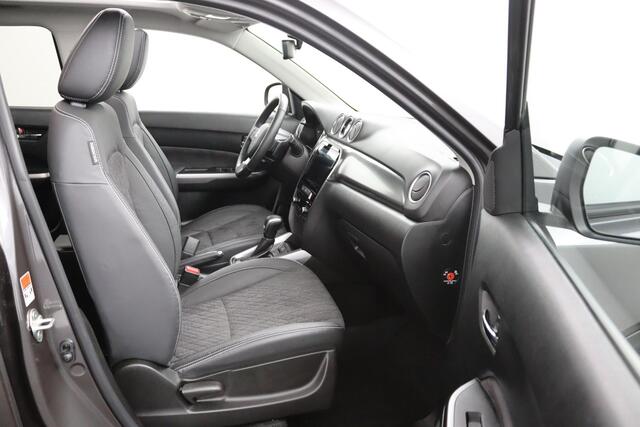 Suzuki VITARA 1.5 Hybrid Style | Schuif\ Kanteldak | Alcantara Bekleding | Parkeersensoren Rondom | Grootscherm Navigatie |