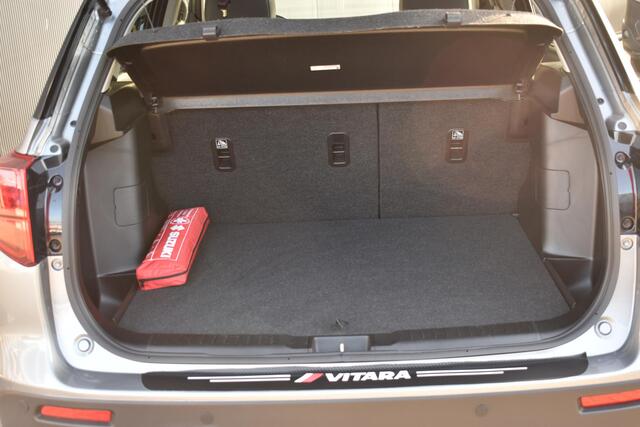 Suzuki VITARA 1.5 Hybrid Style APPLECARPLAY EN ANDROID AUTO | 1E EIGENAAR | LAGE KM STAND | SENSOREN V+A | RIJHULPSYSTEMEN | DEALER ONDERHOUDEN | SCHUIFKANTELDAK | LM VELGEN |CLIMATE EN CRUISE CONTROL |