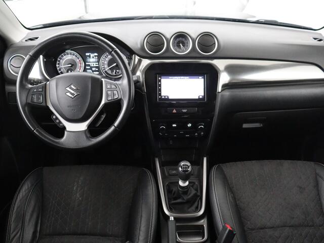 Suzuki VITARA 1.4 Boosterjet Style Smart Hybrid | Panoramadak | Leder/Alcantara | Stoelverwarming | Trekhaak | Camera | Carplay | Navigatie | Keyless | Full LED | Adaptive cruise | Climate control