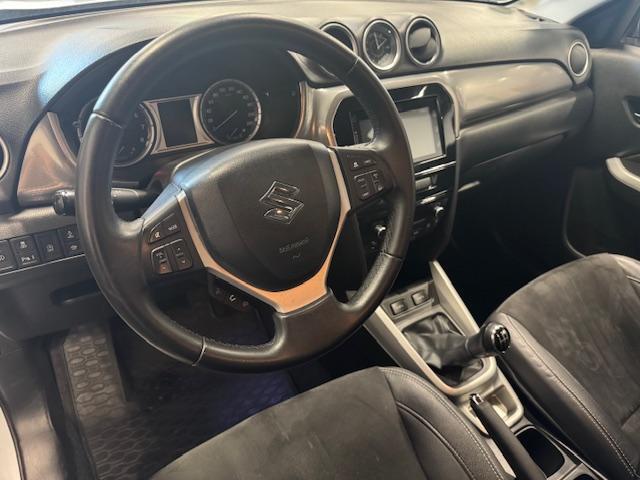 Suzuki VITARA 1.6 Exclusive I INCL. ¤ 850,00 AFL.KOSTEN + BOVAG GARANTIE