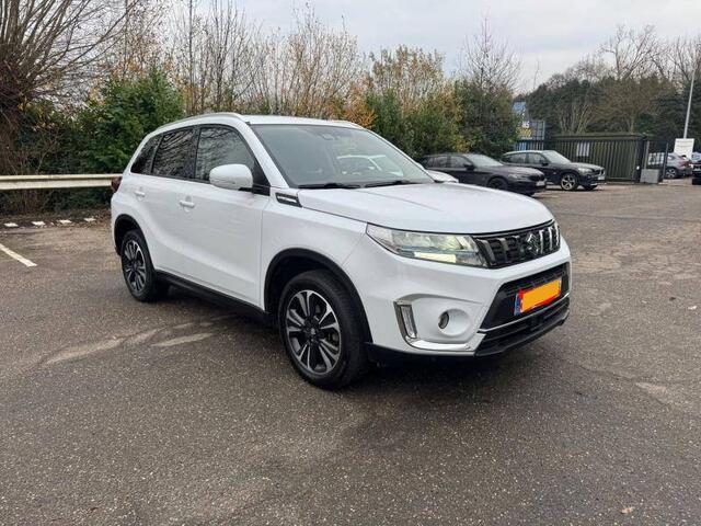 Suzuki VITARA 1.4 BOOSTERJET STYLE SMART HYBRID Open dak | Alcantara | Keyless | Dodehoeksensoren