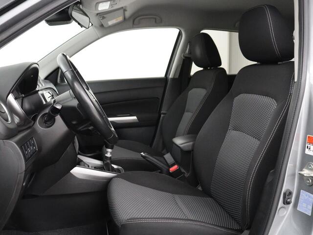 Suzuki VITARA 1.4 Boosterjet Select Smart Hybrid | Stoelverwarming | Trekhaak | Adaptive cruise | Carplay | Camera | Full LED | Navigatie | Climate control | Parkeerhulp