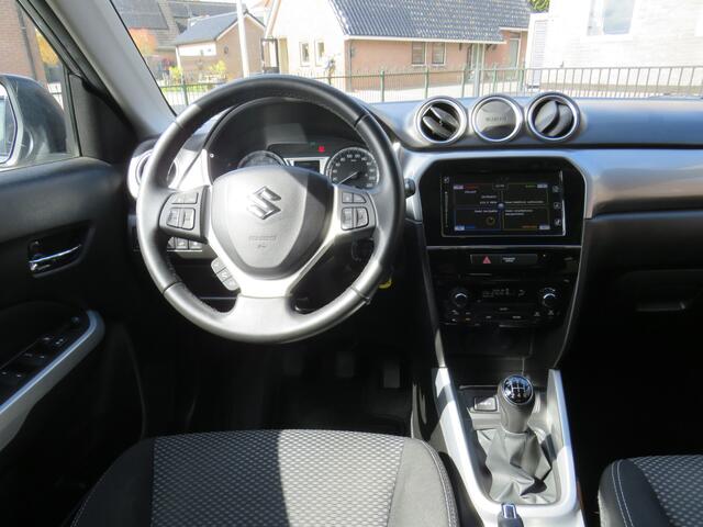 Suzuki VITARA 1.6 Exclusive Allgrip * Rijklaarprijs incl. garantie * Trekhaak * Navigatie * Camera * 4x4 * Lichtmetalen velgen *