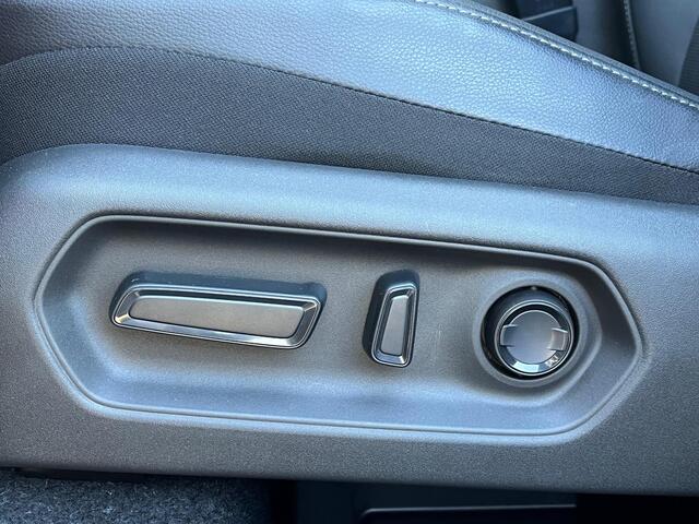 Suzuki VITARA e Style 61 kWh **STUURWIELVERWARMING/ 360 CAMERA/ PANORAMADAK**