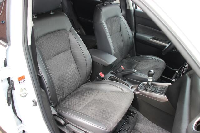 Suzuki VITARA 1.4 Boosterjet Style Hybrid | Trekhaak | Parkeersensoren rondom | Half leer |