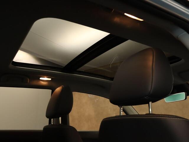 Suzuki VITARA 1.5 Hybrid Style - ORIGINEEL NEDERLANDSE AUTO - AFNEEMBARE TREKHAAK - PANORAMADAK - DODEHOEKDETECTIE - VOORSTOELEN VERWARMD - KEYLESS ENTRY/START - ACHTERUITRIJCAMERA - PARKEERSENSOREN - CRUISE CONTROL ADAPTIEF - CLIMATE CONTROL
