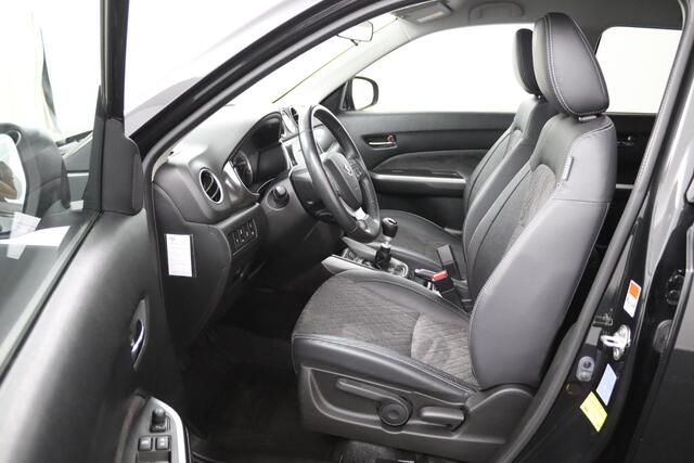 Suzuki VITARA 1.4 Boosterjet Style Smart Hybrid | Trekhaak | Parkeersensoren Rondom | Suede Bekleding | Navigatie |
