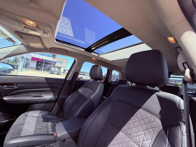 Suzuki VITARA 1.4 Boosterjet Style Smart Hybrid | Trekhaak | Elektrisch Glazen Panorama-Dak |