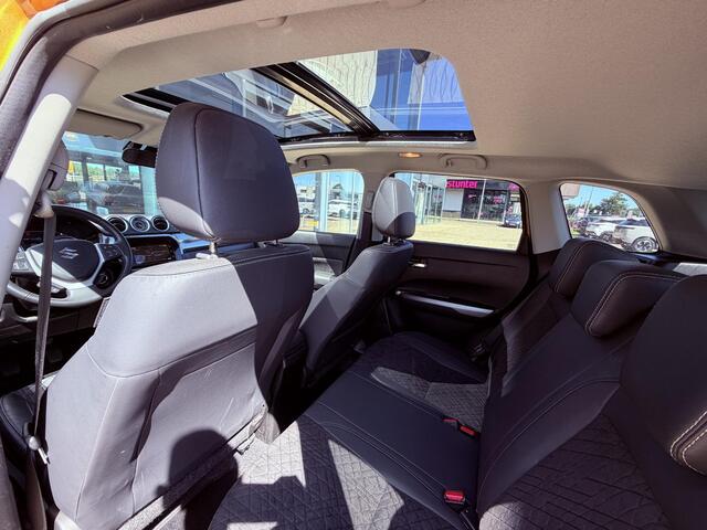 Suzuki VITARA 1.4 Boosterjet Style Smart Hybrid | Trekhaak | Elektrisch Glazen Panorama-Dak |