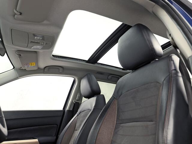 Suzuki VITARA 1.6 Experience Deluxe (PANORAMADAK, NAVIGATIE, CAMERA, KEYLESS, STOELVERWARMING, SPORTSTOELEN, LEDER/ALCANTARA, ADAPTIVE CRUISE, GETINT GLAS, NIEUWSTAAT)