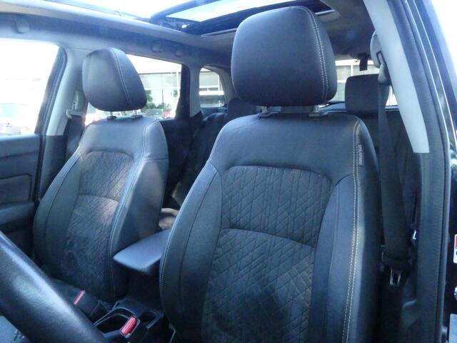Suzuki VITARA 1.4 Boosterjet Stijl Automaat 140 PK Trekhaak, Panoramadak, Leder/Microvezel Bekleding, Navigatie