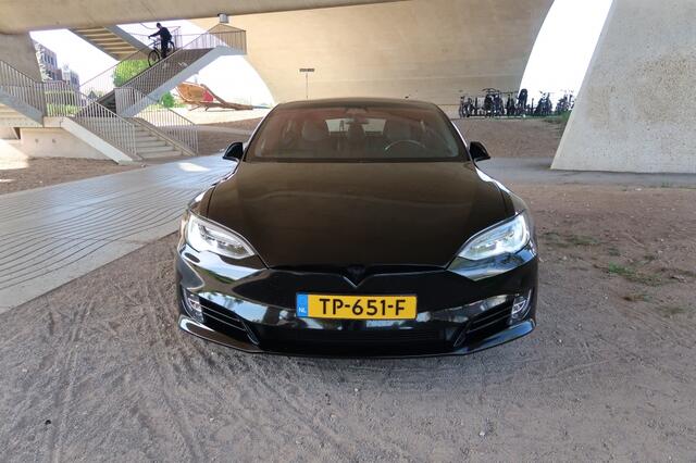 Tesla MODEL S 75D met twee sets velgen