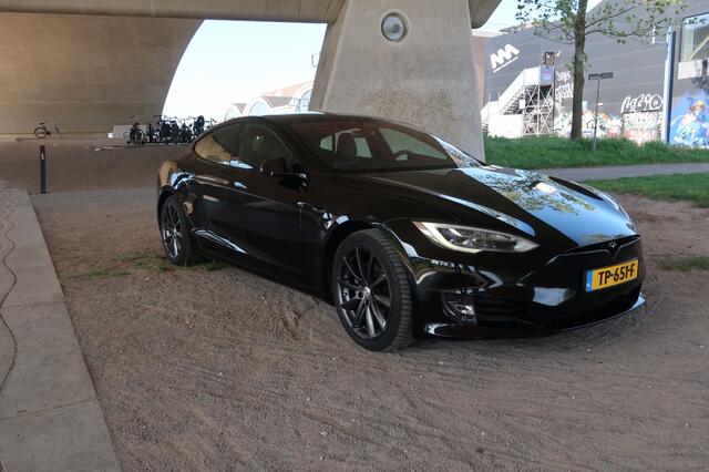 Tesla MODEL S 75D met twee sets velgen