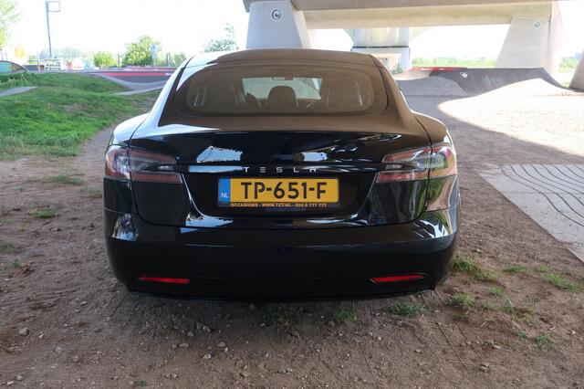 Tesla MODEL S 75D met twee sets velgen