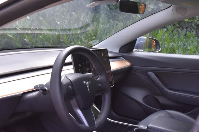 Tesla Model 3 Standard RWD Plus 60 kWh | PANORAMA DAK | LEDER