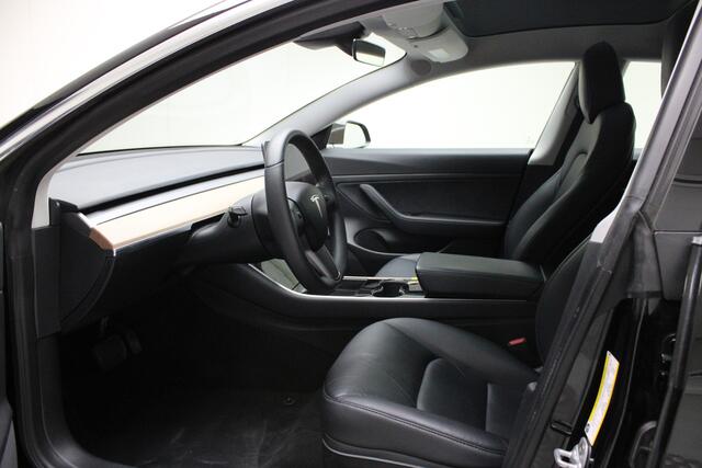 Tesla Model 3 Standard RWD Plus 60 kWh | Autopilot | Panoramadak | NL auto | Navigatie Fullmap