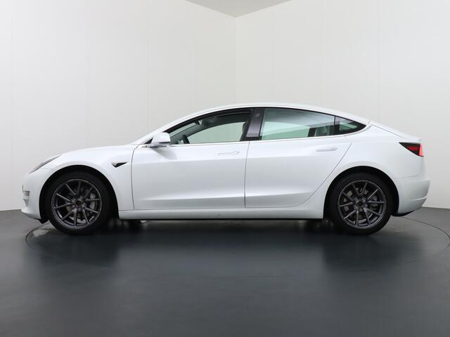 Tesla Model 3 Long Range 75kWh 463PK Trekhaak Ivory-Int. FSD Full Self Driving Computer-3 Premium Audio 4wd Leer AutoPilot Panoramadak Camera's Adaptive-CruiseControl-Stop&Go Pdc-a+v Ecc18" Lmv Dual Motor Stoel en achterbank verwarming Keyless Electr.Stoelen+Memory+Eas