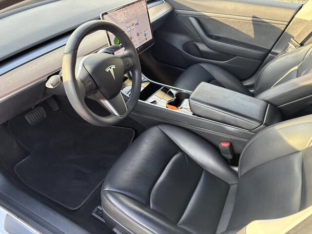 Tesla Model 3 Standard RWD Plus 60 kWh / LEER / PANORAMADAK / AUTOPILOT / 88DKM! NAP! / INCL BTW