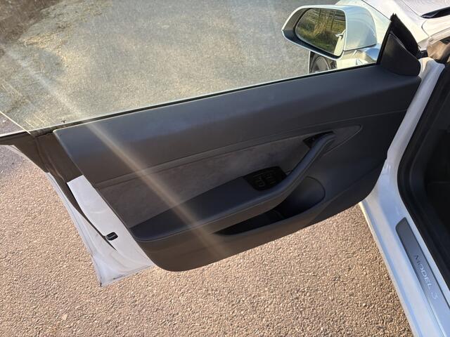Tesla Model 3 Standard RWD Plus 60 kWh / LEER / PANORAMADAK / AUTOPILOT / 88DKM! NAP! / INCL BTW