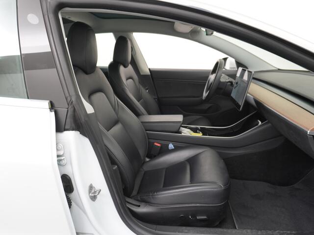 Tesla Model 3 4WD Performance 513pk 3,4 sec 0-100 ! 20" FSD-vb. AutoPilot Carbon-Spoiler Premium-HiFi Pano.dak Camera Leer Adaptive-Cruise+Stop&Go PDC Wifi Ecc Dual Motor Long Range 75kWh Stoel en achterbank verwarming Keyless Navi LED ACC DAB Voorverwarmen interieur e