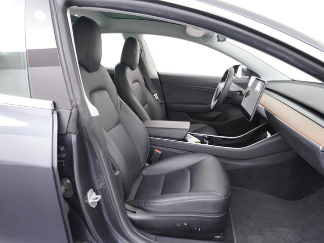 Tesla Model 3 SR+ RWD 60kWh 325PK Lmv 18" AutoPilot Premium-Luidsprekers Leder PanoDak Adaptive cruise Camera's Elektr.-Stuur+Stoelen+Spiegels+Geheugen+Easy-Entry+Verwarmde stoelen/achterbank Park assistent Pdc WIFI Ecc Navi Lane-Assist Speed-Assist LED ACC DAB Voorver