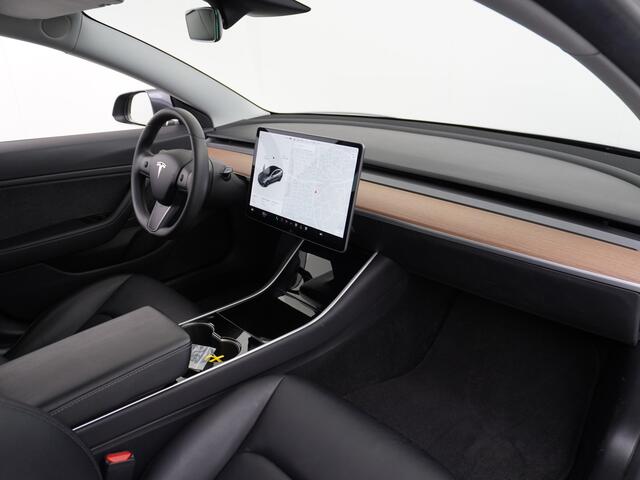 Tesla Model 3 SR+ RWD 60kWh 325PK Lmv 18" AutoPilot Premium-Luidsprekers Leder PanoDak Adaptive cruise Camera's Elektr.-Stuur+Stoelen+Spiegels+Geheugen+Easy-Entry+Verwarmde stoelen/achterbank Park assistent Pdc WIFI Ecc Navi Lane-Assist Speed-Assist LED ACC DAB Voorver