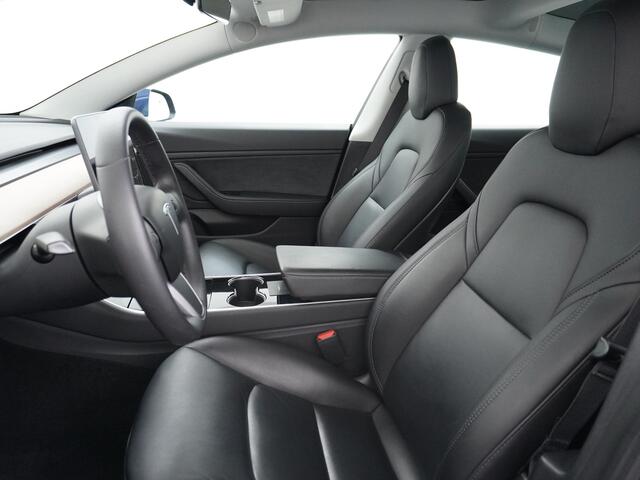Tesla Model 3 RWD SR+ 60kWh 325PK FSD3-Comp. 18" AutoPilot Leder PanoDak Adaptive Cruise Camera's Elektr.-Stuur+Stoelen+Spiegels+Geheugen+Easy-Entry+Verwarmde stoelen Park assistent PDC WIFI Ecc Lane-Assist Speed-Assist Navi LED Comfortstoelen ACC DAB Voorverwarmen int