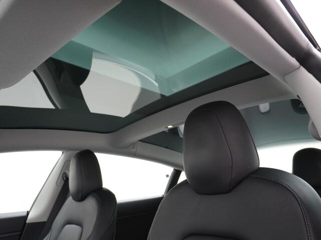 Tesla Model 3 RWD SR+ 60kWh 325PK 18" AutoPilot Leder PanoDak Adaptive Cruise Camera's Elektr.-Stuur+Stoelen+Spiegels+Geheugen+Easy-Entry+Verwarmde stoelen Park assistent PDC WIFI Ecc Lane-Assist Speed-Assist Navi LED Comfortstoelen ACC DAB Voorverwarmen interieur en k