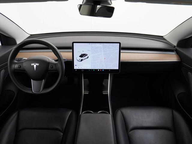 Tesla Model 3 RWD SR+ 60kWh 325PK 18" AutoPilot Leder PanoDak Adaptive Cruise Camera's Elektr.-Stuur+Stoelen+Spiegels+Geheugen+Easy-Entry+Verwarmde stoelen Park assistent PDC WIFI Ecc Lane-Assist Speed-Assist Navi LED Comfortstoelen ACC DAB Voorverwarmen interieur en k