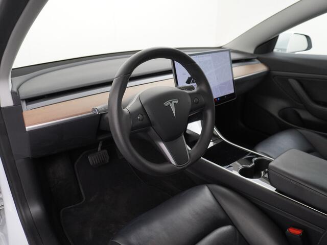Tesla Model 3 RWD SR+ 60kWh 325PK 18" AutoPilot Leder PanoDak Adaptive Cruise Camera's Elektr.-Stuur+Stoelen+Spiegels+Geheugen+Easy-Entry+Verwarmde stoelen Park assistent PDC WIFI Ecc Lane-Assist Speed-Assist Navi LED Comfortstoelen ACC DAB Voorverwarmen interieur en k