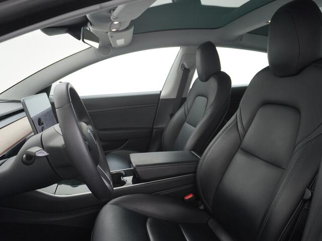 Tesla Model 3 2020!! SR+60kWh 325PK 18" AutoPilot Leer FSD-Computer PanoDak Adaptive cruise Camera's Elektr.-Stuur+Stoelen+Spiegels+Geheugen+Easy-Entry+Verwarmde stoelen Park assistent PDC-A+Voor WIFI Ecc Lane-Assist Speed-Assist Standard RWD Plus Ecc Navigatiesysteem 