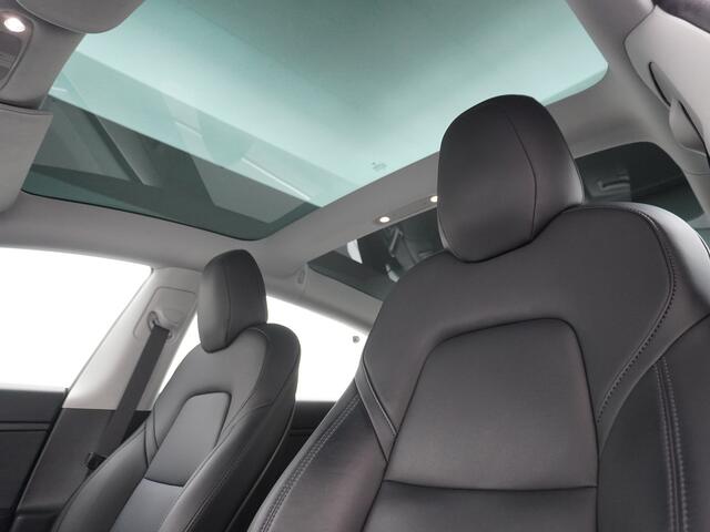 Tesla Model 3 2020!! SR+60kWh 325PK 18" AutoPilot Leer FSD-Computer PanoDak Adaptive cruise Camera's Elektr.-Stuur+Stoelen+Spiegels+Geheugen+Easy-Entry+Verwarmde stoelen Park assistent PDC-A+Voor WIFI Ecc Lane-Assist Speed-Assist Standard RWD Plus Ecc Navigatiesysteem 