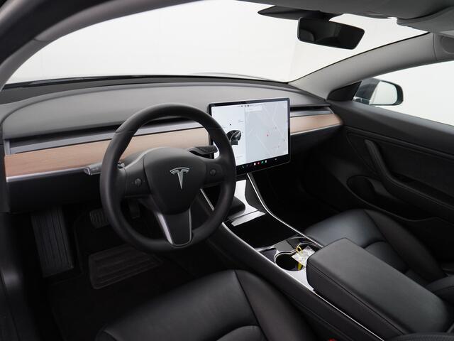 Tesla Model 3 RWD SR+ 60kWh 325PK Lmv 19" AutoPilot Leder PanoDak Adaptive Cruise Camera's Elektr.-Stuur+Stoelen+Spiegels+Geheugen+Easy-Entry+Verwarmde stoelen Park assistent PDC-A+Voor WIFI Ecc Lane-Assist Speed-Assist Navi LED Comfortstoelen ACC DAB Voorverwarmen int