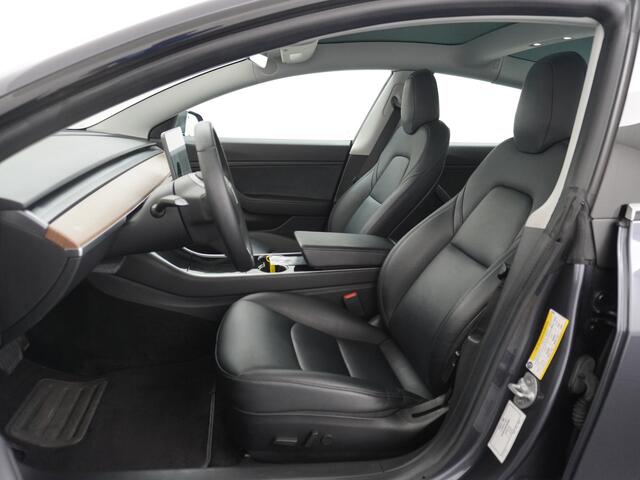 Tesla Model 3 RWD SR+ 60kWh 325PK Lmv 19" AutoPilot Leder PanoDak Adaptive Cruise Camera's Elektr.-Stuur+Stoelen+Spiegels+Geheugen+Easy-Entry+Verwarmde stoelen Park assistent PDC-A+Voor WIFI Ecc Lane-Assist Speed-Assist Navi LED Comfortstoelen ACC DAB Voorverwarmen int
