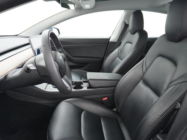 Tesla Model 3 2020 RWD SR+ 60kWh 325PK FSD-3 Computer AutoPilot Leder PanoDak Adaptive-Cruise Lmv 18" Camera's Elektr.-Stuur+Stoelen+Spiegels+Geheugen+Easy-Entry+Verwarmde stoelen Park assistent PDC WIFI Navi LED Comfortstoelen ACC DAB Voorverwarmen interieur en Keyles