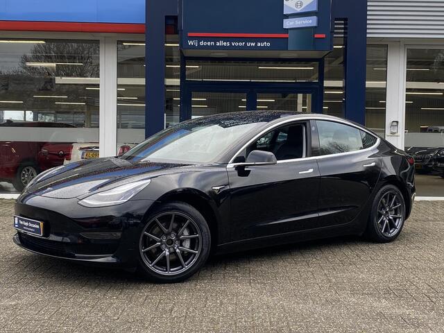 Tesla Model 3 Long Range AWD 75 kWh / NL-Auto / 85.000 Km / 351 PK / 1e-Eigenaar / Keyless / Vol-Leder / Pano-Dak / Auto-Pilot / Adaptieve Cruise-Control / Navi / Camera / Stoelverwarming / ELKTR-Pakket / Afneembare Trekhaak / PDC / LMV 18' / ENZ.