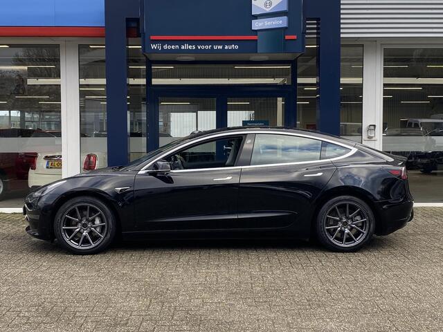 Tesla Model 3 Long Range AWD 75 kWh / NL-Auto / 85.000 Km / 351 PK / 1e-Eigenaar / Keyless / Vol-Leder / Pano-Dak / Auto-Pilot / Adaptieve Cruise-Control / Navi / Camera / Stoelverwarming / ELKTR-Pakket / Afneembare Trekhaak / PDC / LMV 18' / ENZ.
