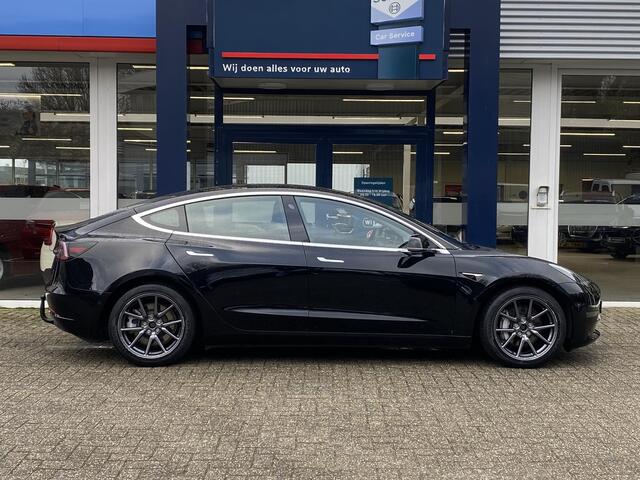 Tesla Model 3 Long Range AWD 75 kWh / NL-Auto / 85.000 Km / 351 PK / 1e-Eigenaar / Keyless / Vol-Leder / Pano-Dak / Auto-Pilot / Adaptieve Cruise-Control / Navi / Camera / Stoelverwarming / ELKTR-Pakket / Afneembare Trekhaak / PDC / LMV 18' / ENZ.