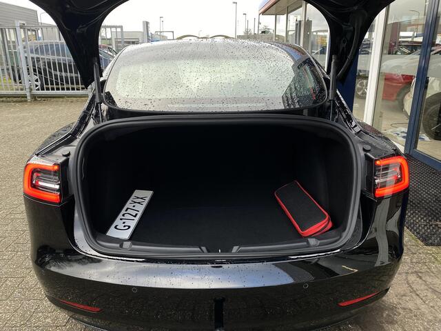 Tesla Model 3 Long Range AWD 75 kWh / NL-Auto / 85.000 Km / 351 PK / 1e-Eigenaar / Keyless / Vol-Leder / Pano-Dak / Auto-Pilot / Adaptieve Cruise-Control / Navi / Camera / Stoelverwarming / ELKTR-Pakket / Afneembare Trekhaak / PDC / LMV 18' / ENZ.