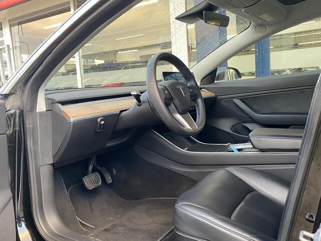 Tesla Model 3 Long Range AWD 75 kWh / NL-Auto / 85.000 Km / 351 PK / 1e-Eigenaar / Keyless / Vol-Leder / Pano-Dak / Auto-Pilot / Adaptieve Cruise-Control / Navi / Camera / Stoelverwarming / ELKTR-Pakket / Afneembare Trekhaak / PDC / LMV 18' / ENZ.