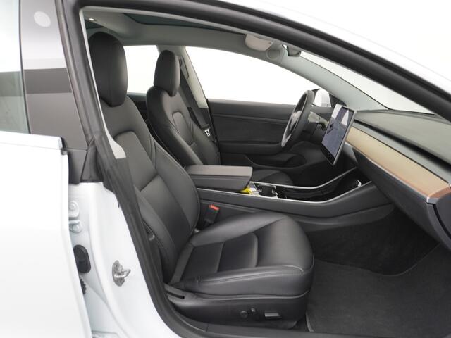Tesla Model 3 RWD SR+ 60kWh 325PK FSD 3-Computer 18" AutoPilot Leder PanoDak Adaptive-Cruise Lmv Camera's Elektr.-Stuur+Stoelen+Spiegels+Geheugen+Easy-Entry+Verwarmde stoelen Park assistent PDC WIFI Lane-Assist Speed-Assist Navi LED Comfortstoelen ACC DAB Voorverwarmen