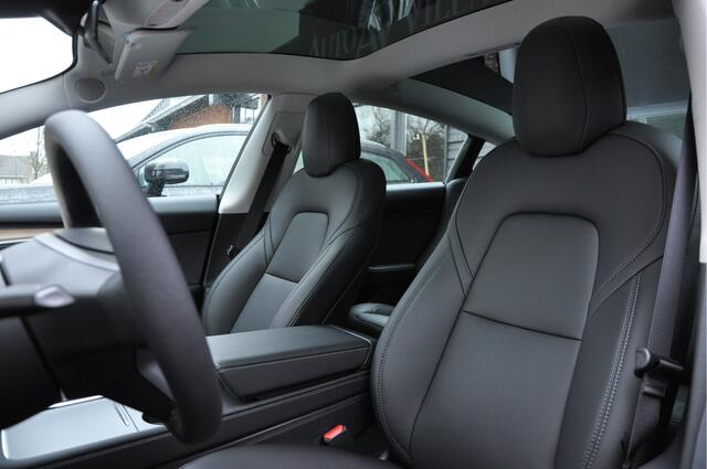 Tesla Model 3 Long Range AWD 78 kWh Autopilot ACC Stuurverw. PDC Leer Navi Panoramadak 360° Elektr. achterklep Stoelverwarming voor & achter Climate voor & achter LM velgen BTW auto! Nieuw!