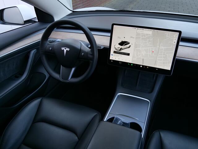 Tesla Model 3 Standard RWD Plus 60 kWh 325pk Automaat Autopilot / Navigatie / NL-Auto / 1e Eigenaar